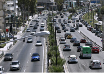 Τροχαίο με σύγκρουση 2 αυτοκινήτων στην λεωφόρο Ποσειδώνος