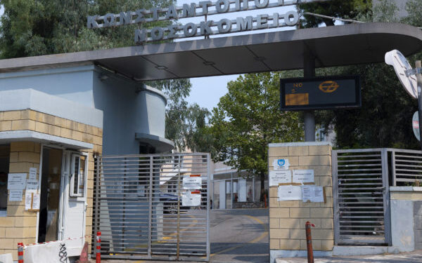 Διάρρηξη στο νοσοκομείο «Αγία Όλγα» – Κατέστρεψαν εικόνες στο εκκλησάκι και έσπασαν το παγκάρι