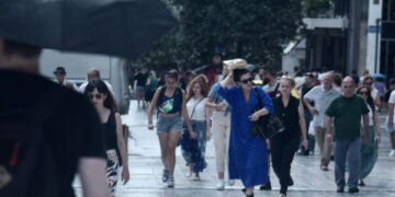 Καιρός: Σκόνη, λασποβροχές και θυελλώδεις νοτιάδες που θα ξεπεράσουν τα 90 χλμ./ώρα την Παρασκευή