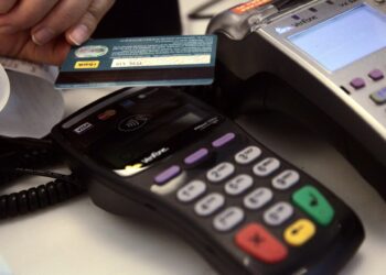 Greeks shift to electronic payments, boosting state revenues