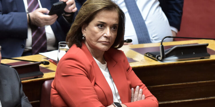 Ντόρα Μπακογιάννη: «Πόσα από αυτά που γίνονται σήμερα τα έλεγες από τότε»