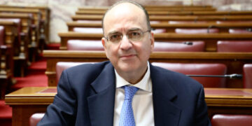 Πένθος για τον Μακάριο Λαζαρίδη: Πέθανε ο πατέρας του