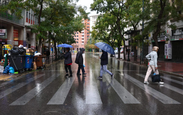 Καιρός: Σταθερά… βροχερός με βοριάδες και σποραδικές καταιγίδες σήμερα