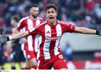 Αποκαλύπτει ότι η Μπράιτον προσφέρει 35,4 εκατ. ευρώ και τον Σίμα για τον Κωστούλα, αλλά ο Ολυμπιακός αρνείται