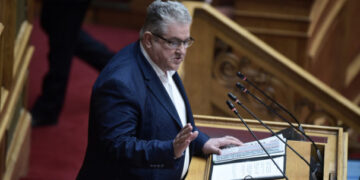 Κουτσούμπας σε ΠΑΣΟΚ: Προβάρετε κουστούμια συγκυβέρνησης με τον κ. Μητσοτάκη