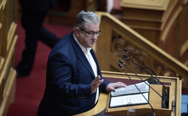 Κουτσούμπας σε ΠΑΣΟΚ: Προβάρετε κουστούμια συγκυβέρνησης με τον κ. Μητσοτάκη