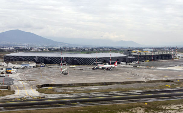 Θεσσαλονίκη: Χαμός στο αεροδρόμιο – Τράβηξε σε βίντεο υπάλληλο και την απείλησε ότι θα το δημοσιεύσει στο Facebook