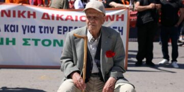 Εργατική Πρωτομαγιά: Μαζική συμμετοχή στις κινητοποιήσεις στο κέντρο της Αθήνας