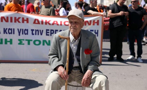 Εργατική Πρωτομαγιά: Μαζική συμμετοχή στις κινητοποιήσεις στο κέντρο της Αθήνας