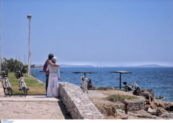 Καιρός: Βελτιωμένος με λίγες νεφώσεις και άνοδο της θερμοκρασίας