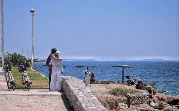 Καιρός: Βελτιωμένος με λίγες νεφώσεις και άνοδο της θερμοκρασίας