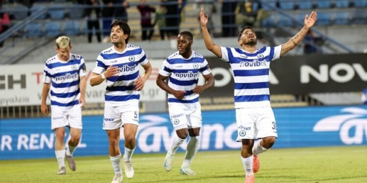 «Κυανόλευκη» καταιγίδα στην Τρίπολη