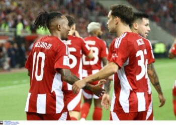 Δείτε live την φιέστα των «ερυθρόλευκων» για την κατάκτηση του 48ου πρωταθλήματος