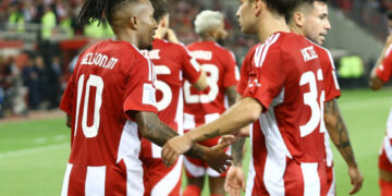 Δείτε live την φιέστα των «ερυθρόλευκων» για την κατάκτηση του 48ου πρωταθλήματος