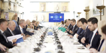 Μνημόνια για την ενέργεια και τις επενδύσεις στις σιδηροδρομικές μεταφορές υπέγραψαν Ελλάδα και Ιταλία