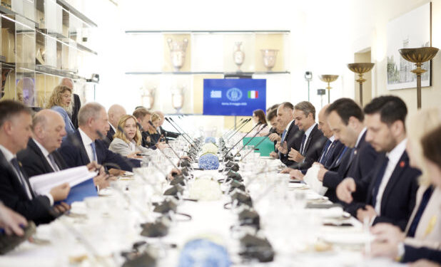 Μνημόνια για την ενέργεια και τις επενδύσεις στις σιδηροδρομικές μεταφορές υπέγραψαν Ελλάδα και Ιταλία