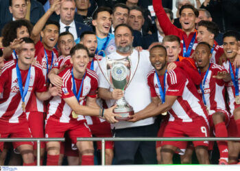 Ολυμπιακός: Η απονομή του Κυπέλλου Ελλάδας στους «ερυθρόλευκους»