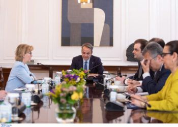 Συνάντηση Μητσοτάκη με την Επίτροπο Χρηματοοικονομικών Υπηρεσιών της ΕΕ – Τι συζητήθηκε