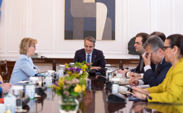 Συνάντηση Μητσοτάκη με την Επίτροπο Χρηματοοικονομικών Υπηρεσιών της ΕΕ – Τι συζητήθηκε