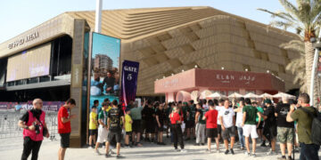 Final 4: Απαγορεύτηκε η είσοδος στην Etihad Arena σε Έλληνες οπαδούς επειδή φορούσαν κελεμπίες