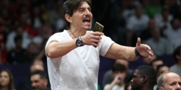 Πέντε αγωνιστικές και πρόστιμο 10.000 ευρώ στον Δ. Γιαννακόπουλο
