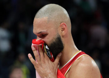 Μονακό: Ο Εβάν Φουρνιέ ξέσπασε σε κλάματα – Η αγκαλιά παρηγοριάς του Βασίλη Σπανούλη