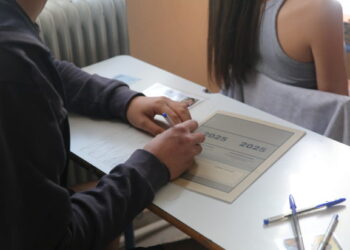 Μηδενίστηκε το γραπτό ενός μαθητή λόγω… κινητού