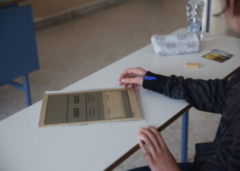 Μαθήτρια χρησιμοποίησε το κινητό της και μηδενίστηκε το γραπτό της