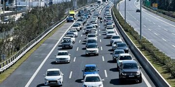 Πυρκαγιά σε όχημα στην Αττική Οδό στο ύψος της εξόδου Δουκίσσης Πλακεντίας προς Ελευσίνα