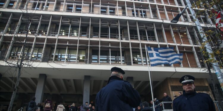 «Όχι» στο αίτημα αποφυλάκισης 21χρονου που κατηγορείται ως ηγετικό στέλεχος οργάνωσης εκμετάλλευσης παιδιών