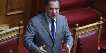 Υπόθεση Novartis – Γεωργιάδης σε πρώην προστατευόμενο μάρτυρα: «Πες αντρίκια ποιος σε έβαλε και αποσύρω τη μήνυση»