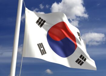 Γυναίκα βρήκε την κόρη της μετά από 44 χρόνια- Γιατί μηνύει την κυβέρνηση