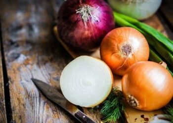 Ερευνητές παρουσιάζουν τον τρόπο να κόβουμε κρεμμύδια χωρίς να… κλαίμε