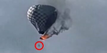 Στιγμές φρίκης στον ουρανό: Άνδρας έπεσε από φλεγόμενο αερόστατο και σκοτώθηκε