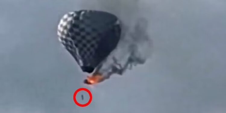 Στιγμές φρίκης στον ουρανό: Άνδρας έπεσε από φλεγόμενο αερόστατο και σκοτώθηκε