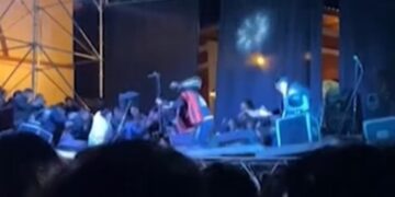 Βίντεο: Κατέρρευσε σκηνή κατά τη διάρκεια συναυλίας σε σχολική γιορτή