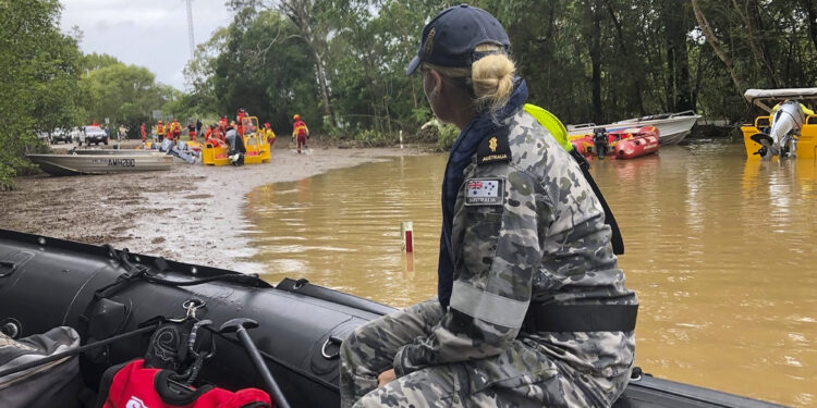 Τουλάχιστον πέντε νεκροί από τις χειρότερες πλημμύρες των τελευταίων ετών