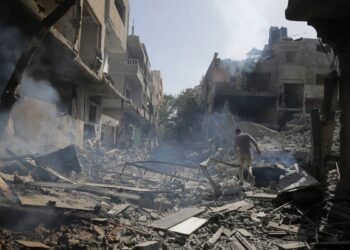 Ο ισραηλινός στρατός επιβεβαίωσε ότι έπληξε στρατιωτικές υποδομές στη Συρία