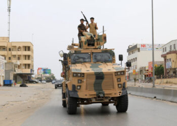 Απομάκρυνε εσπευσμένα 82 υπηκόους της από τη Λιβύη λόγω των φονικών συγκρούσεων