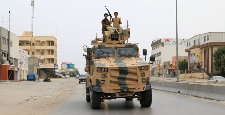 Απομάκρυνε εσπευσμένα 82 υπηκόους της από τη Λιβύη λόγω των φονικών συγκρούσεων