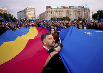 Προηγείται ο φιλελεύθερος Νταν έναντι του ακροδεξιού Σιμιόν, σύμφωνα με τα πρώτα exit poll