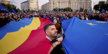 Προηγείται ο φιλελεύθερος Νταν έναντι του ακροδεξιού Σιμιόν, σύμφωνα με τα πρώτα exit poll