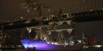 Δύο νεκροί από την πρόσκρουση ιστιοφόρου στη γέφυρα του Μπρούκλιν