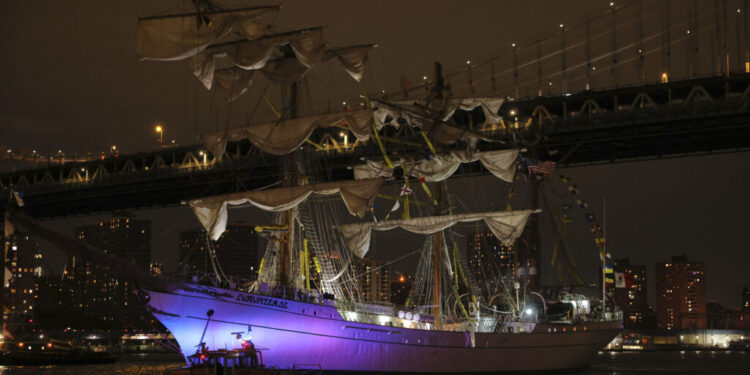 Δύο νεκροί από την πρόσκρουση ιστιοφόρου στη γέφυρα του Μπρούκλιν