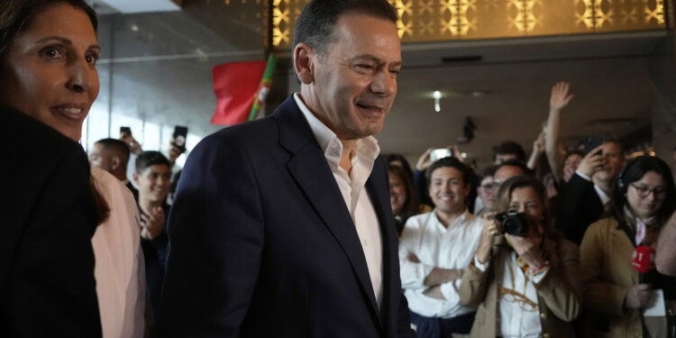 Νίκη της δεξιάς – Παραιτείται ο ηγέτης των Σοσιαλιστών