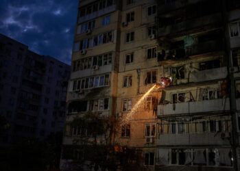 Νέο ολονύχτιο μπαράζ ρωσικών αεροπορικών επιδρομών στο Κίεβο – Τουλάχιστον τρεις νεκροί