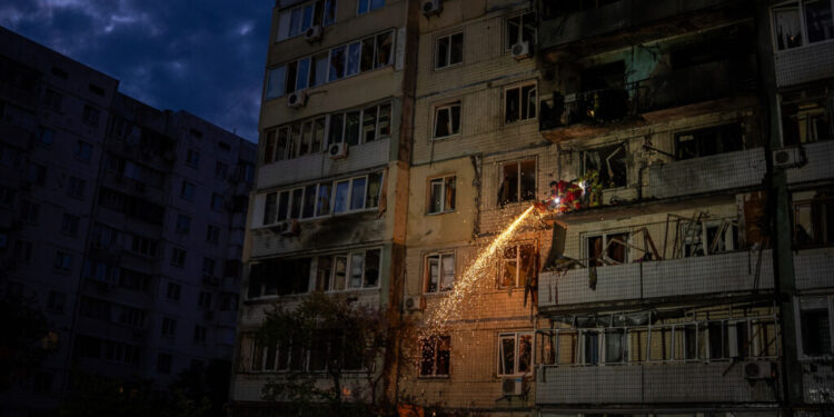 Νέο ολονύχτιο μπαράζ ρωσικών αεροπορικών επιδρομών στο Κίεβο – Τουλάχιστον τρεις νεκροί