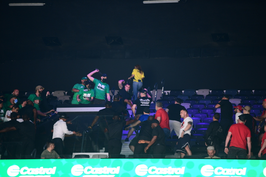 Tension in Abu Dhabi 2025: Altercations between Olympiacos and Panathinaikos fans before the small final - Video, photos