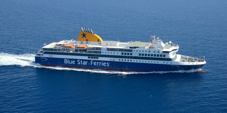 Απέπλευσε το Blue Star I από τον Πειραιά μετά από απειλή για βόμβα