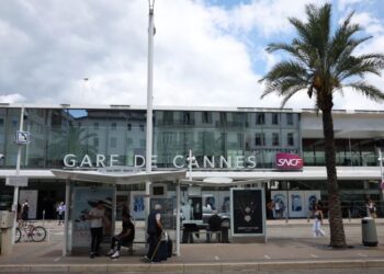 Εκτεταμένες διακοπές ρεύματος στην Νοτιοανατολική Γαλλία: Προβλήματα και στο σιδηροδρομικό δίκτυο